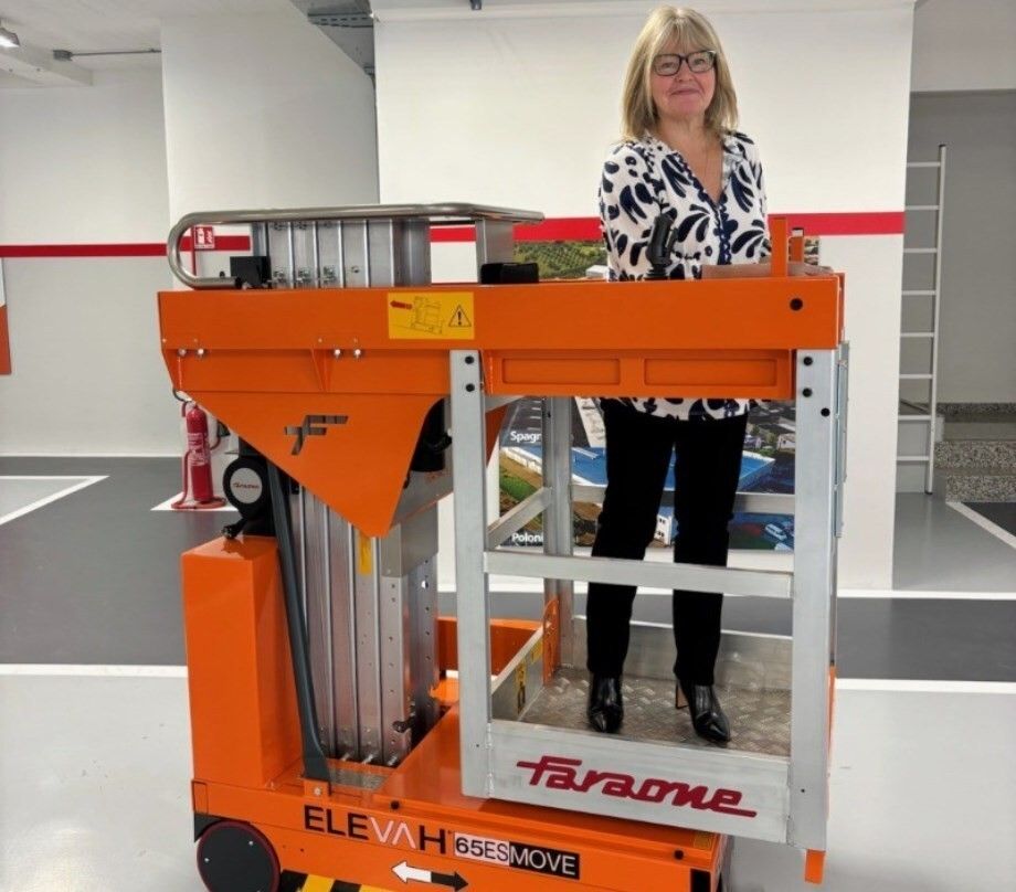 Angela Evans in a Elevah 65ES Move