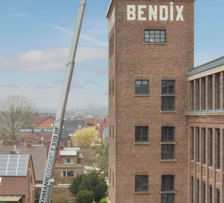 蘇格蘭老牌清潔公司Palmer & Co引進(jìn)57米車(chē)載式高空作業(yè)車(chē)—T570